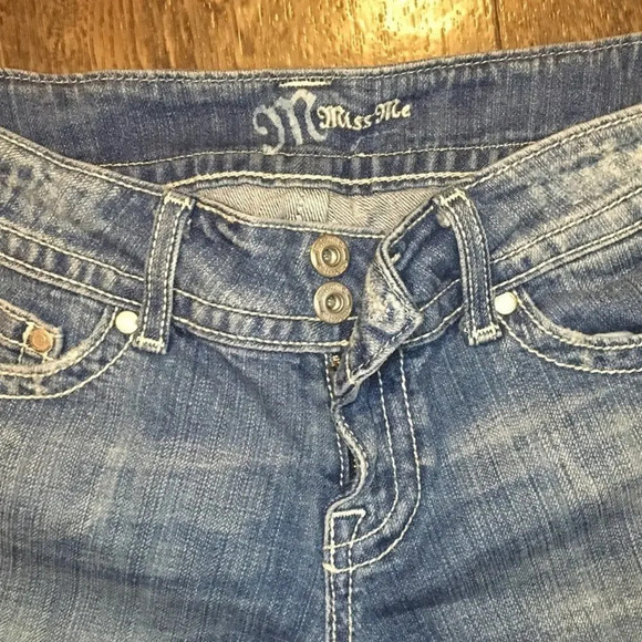 Miss Me Light Wash Faded Low Rise Slim Fit Cropped Jeans Size 26 - Picture 2 of 5